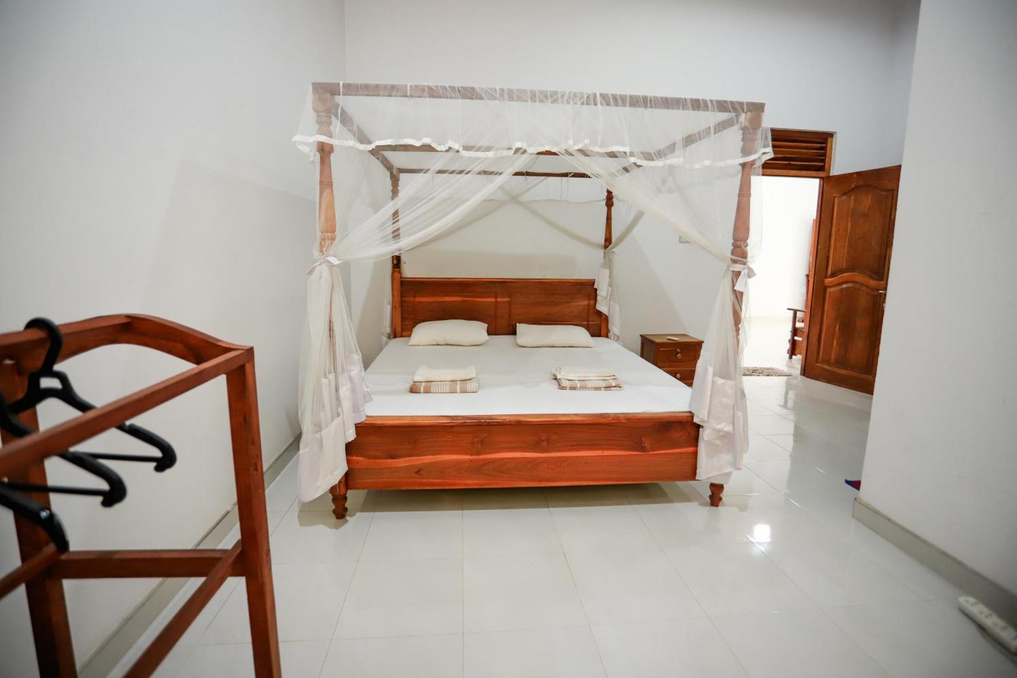 Serene Home Stay Udawalawe Exterior photo