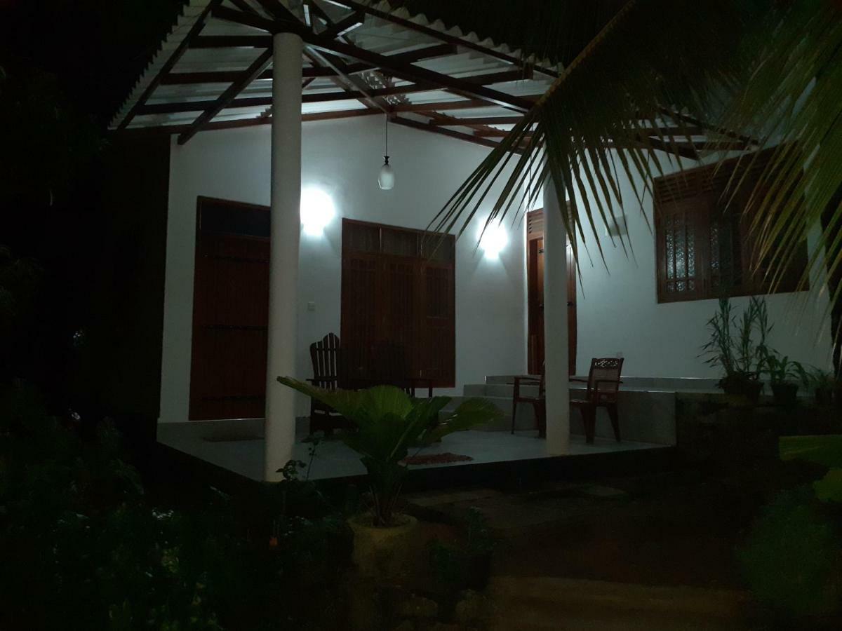 Serene Home Stay Udawalawe Exterior photo