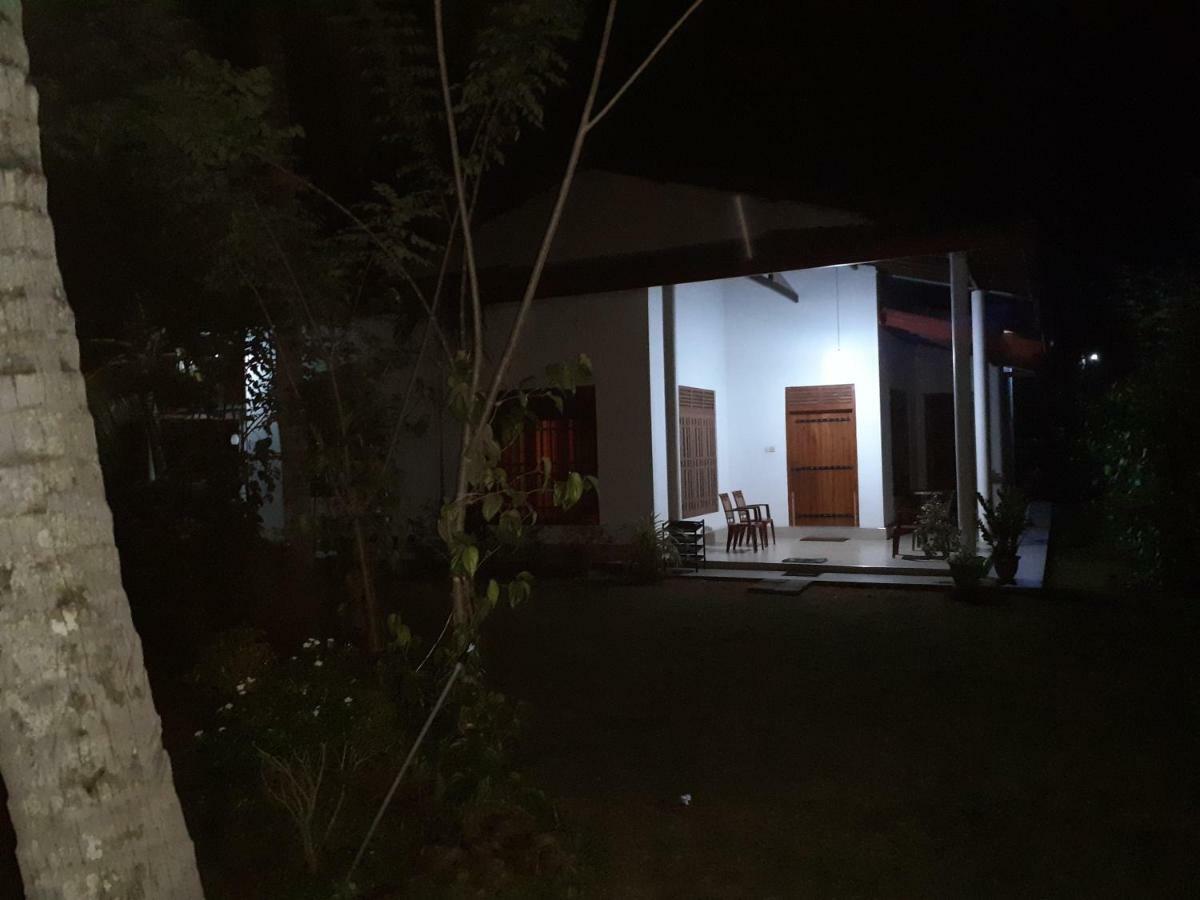 Serene Home Stay Udawalawe Exterior photo